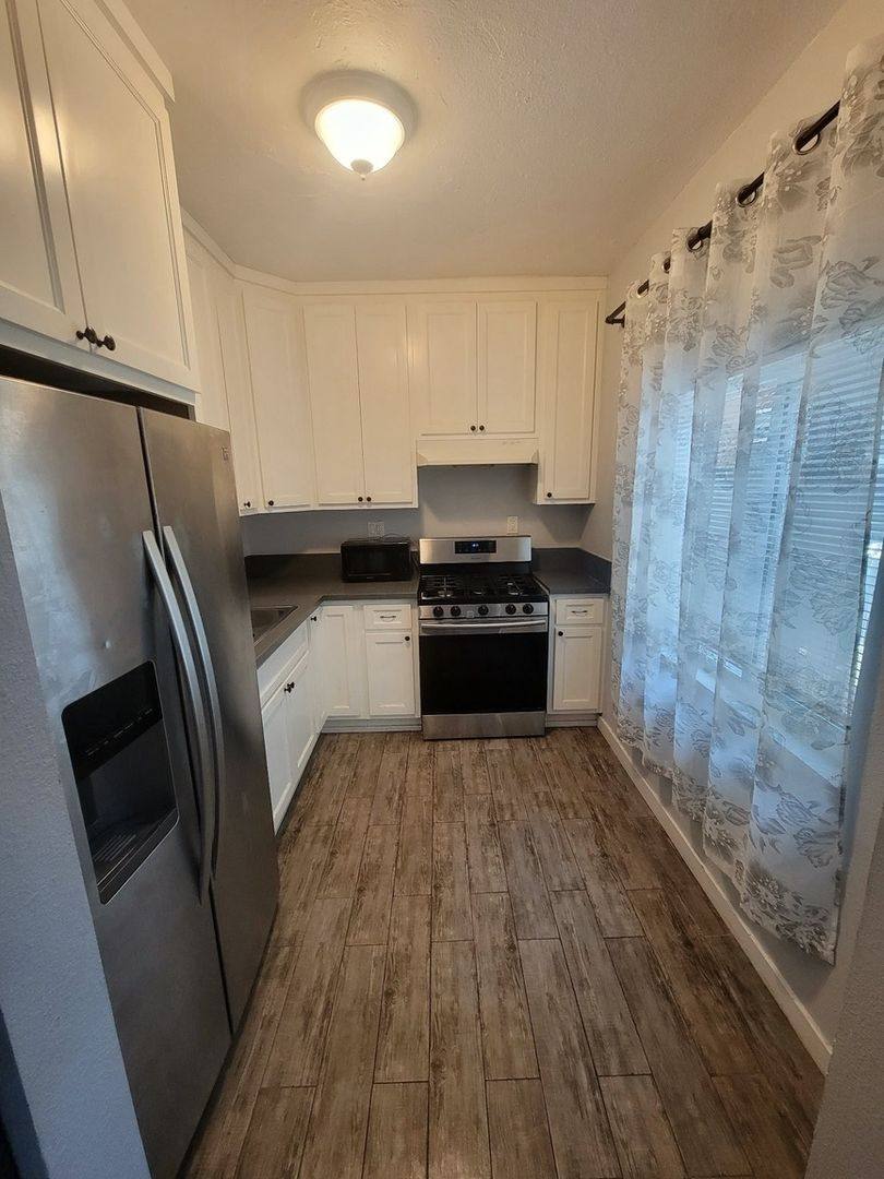 Townhouse for rent at 416 Lime Ave, Long Beach, CA 90802