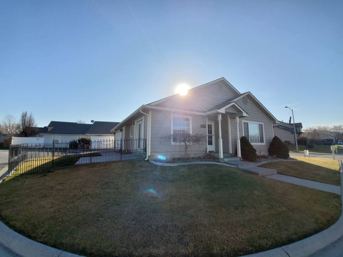 House for rent at 2421 S Arthur Court, Kennewick, WA 99338