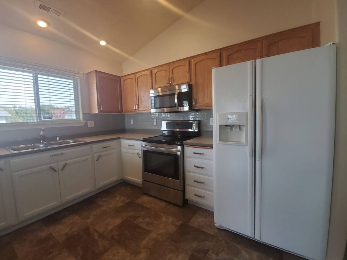 House for rent at 2421 S Arthur Court, Kennewick, WA 99338
