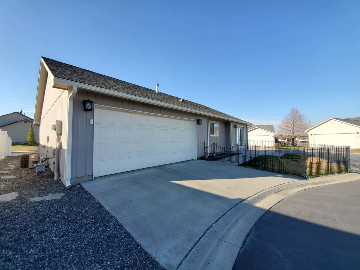 House for rent at 2421 S Arthur Court, Kennewick, WA 99338