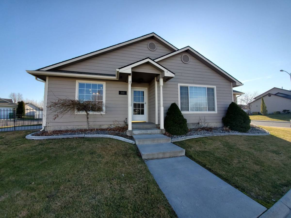 House for rent at 2421 S Arthur Court, Kennewick, WA 99338