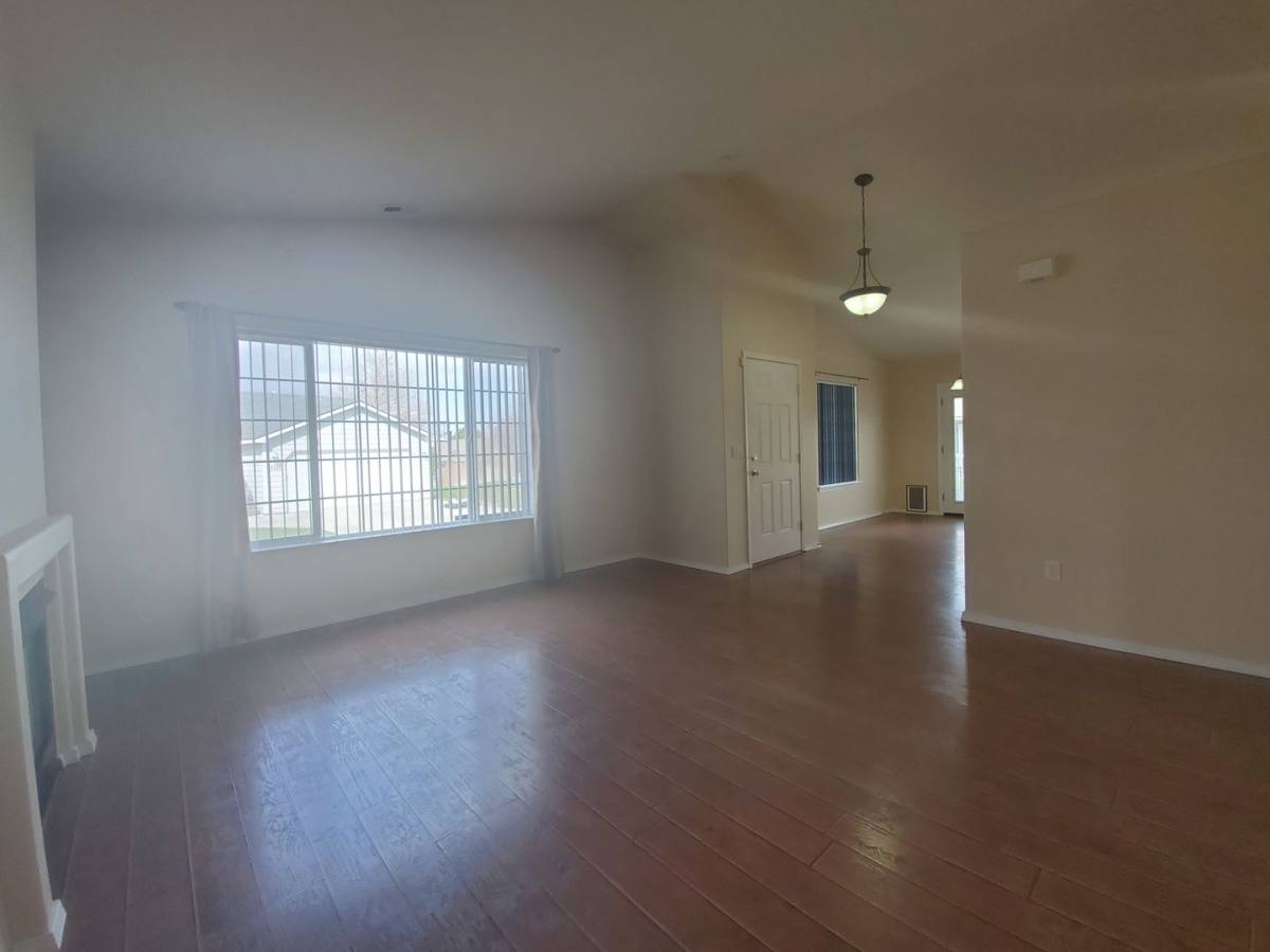 House for rent at 2421 S Arthur Court, Kennewick, WA 99338