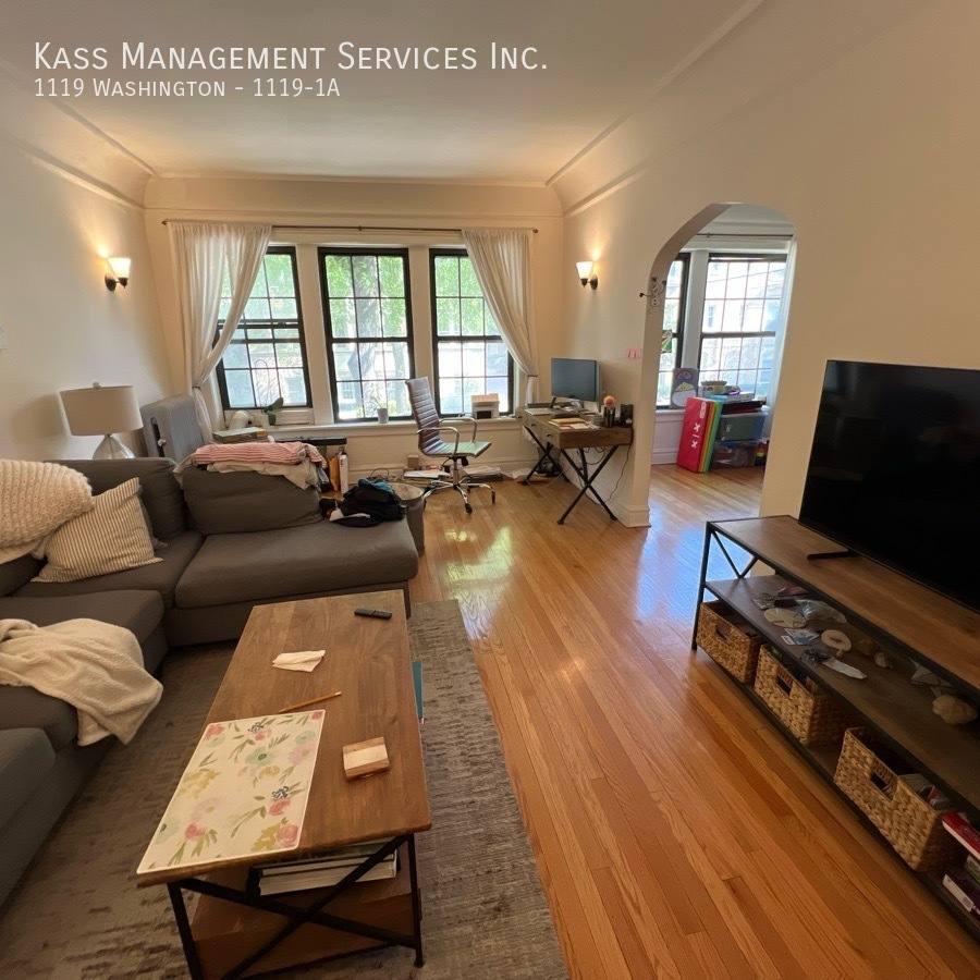 Apartment for rent at 1119 Washington #1A, Oak Park, IL 60302