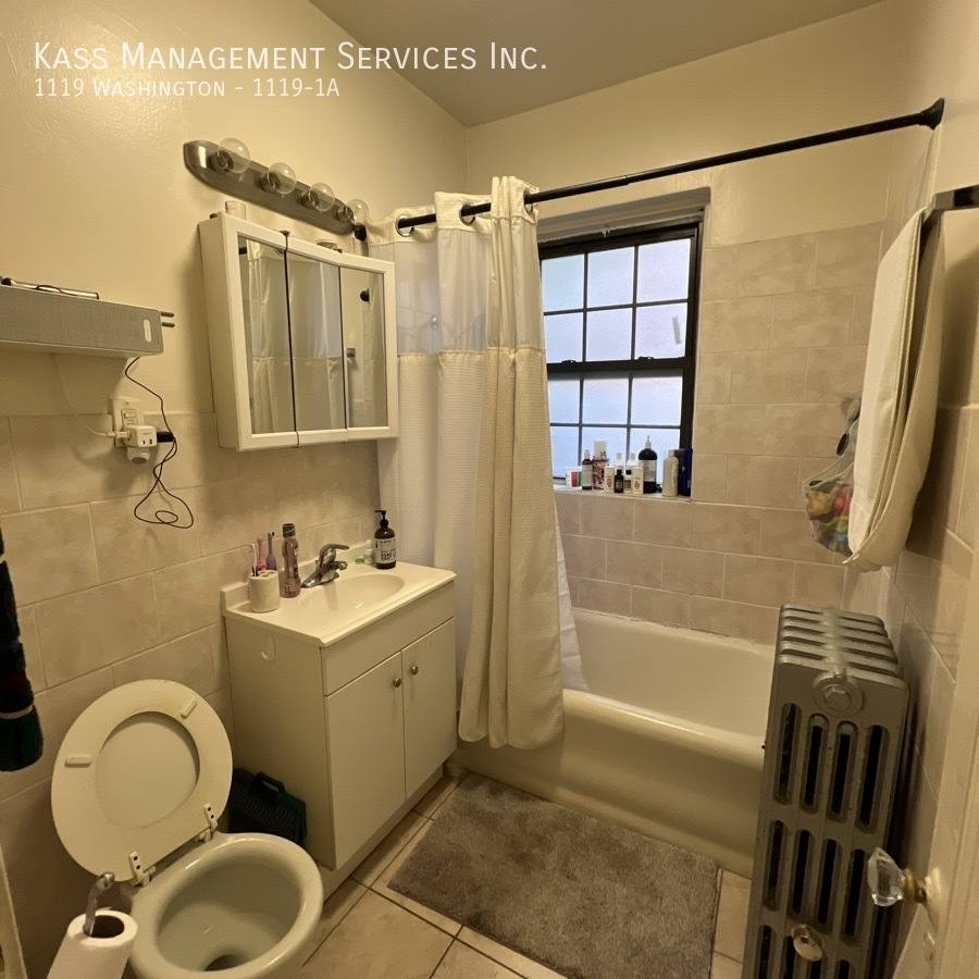 Apartment for rent at 1119 Washington #1A, Oak Park, IL 60302