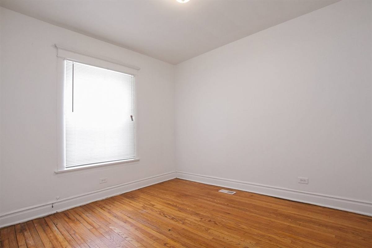 Apartment for rent at 914-20 W 77th, Chicago, IL 60620