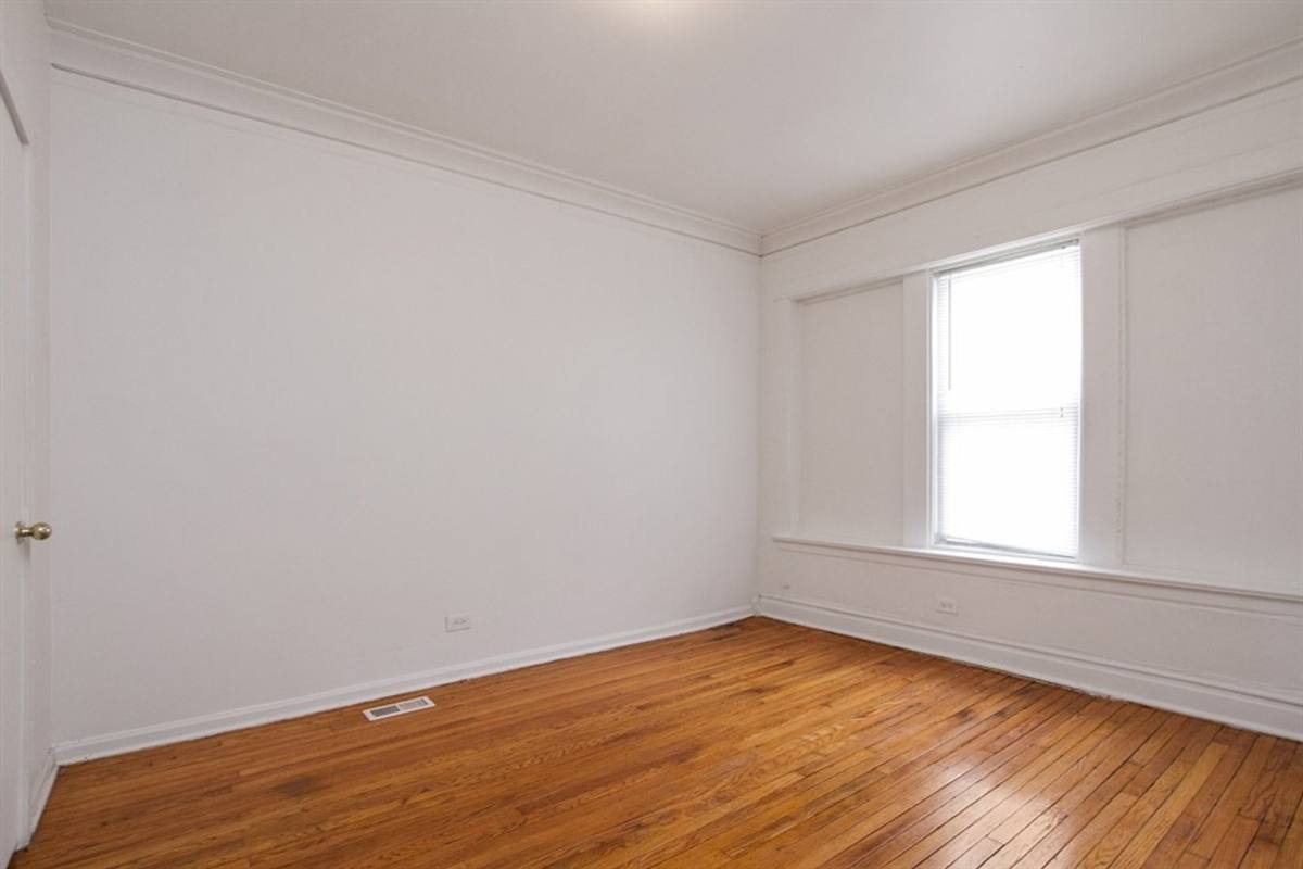 Apartment for rent at 914-20 W 77th, Chicago, IL 60620