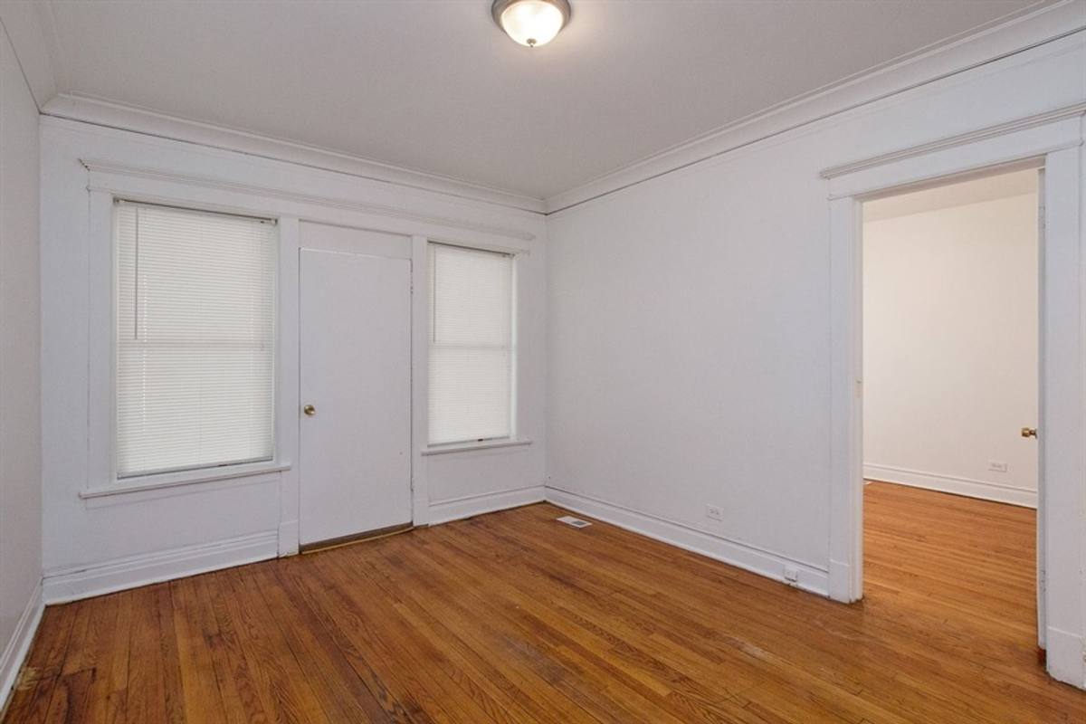 Apartment for rent at 914-20 W 77th, Chicago, IL 60620