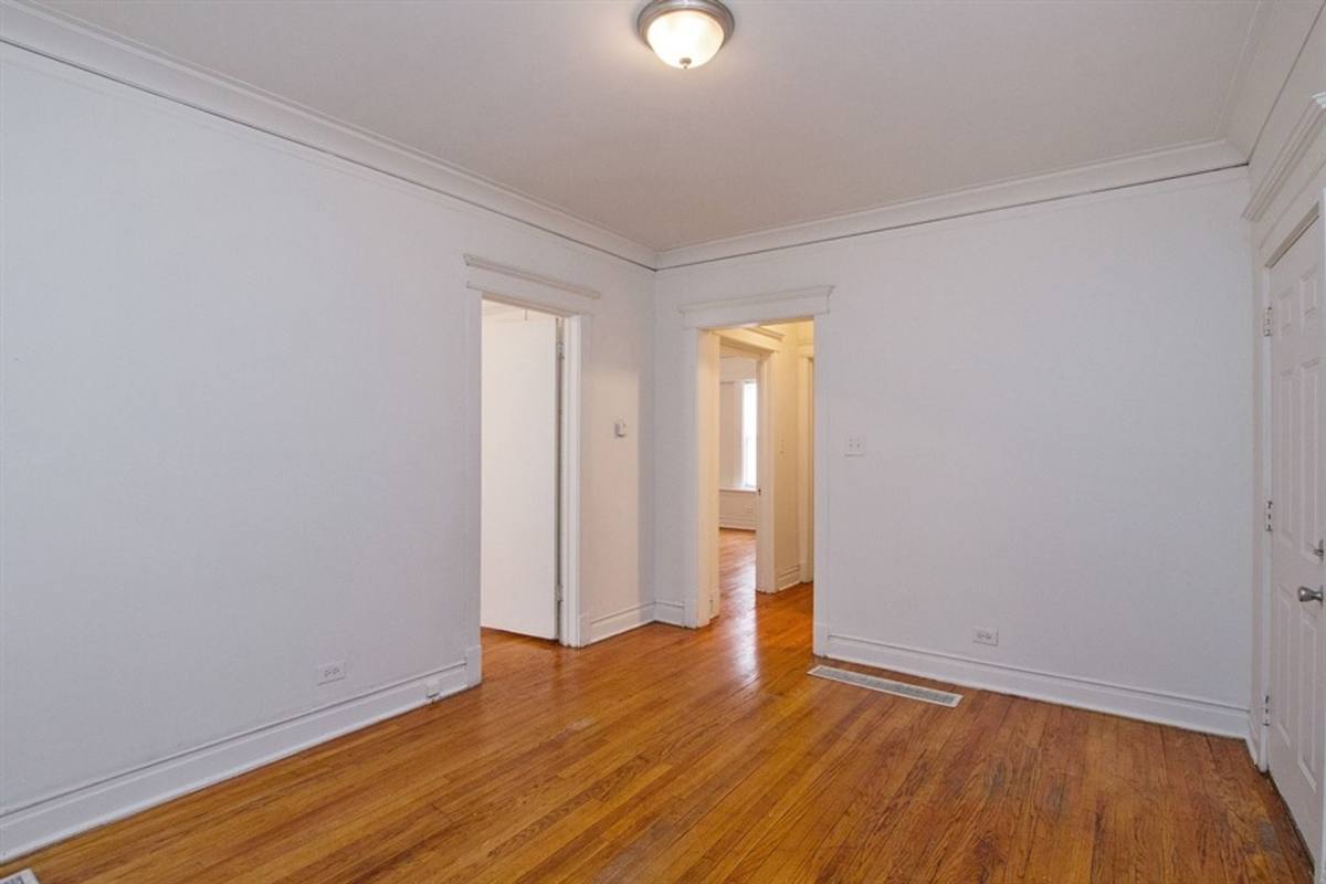 Apartment for rent at 914-20 W 77th, Chicago, IL 60620