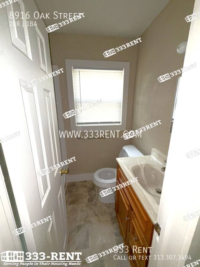 House for rent at 8916 Oak St, Kansas City, MO 64114