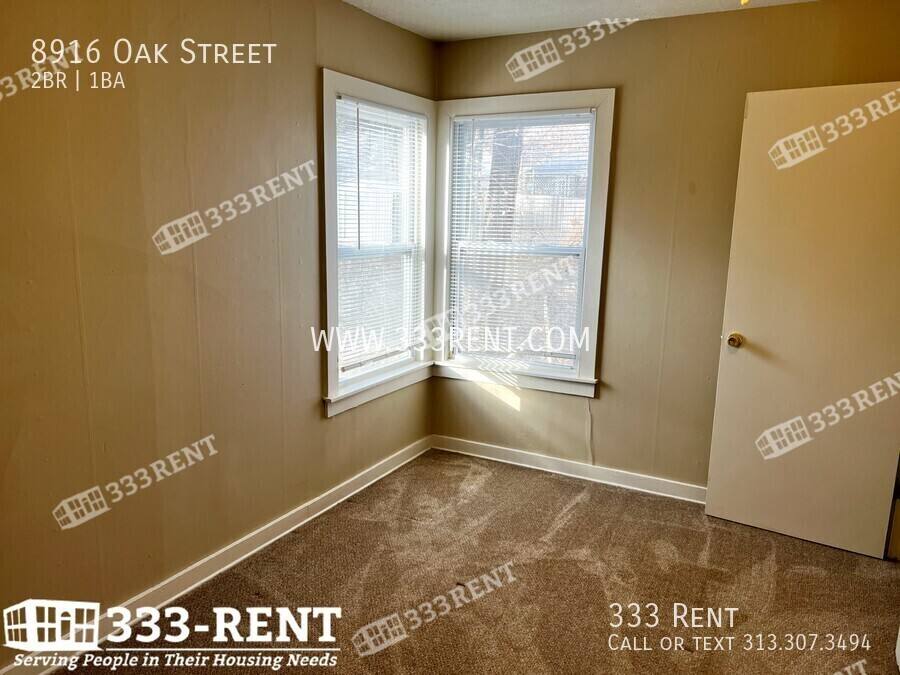 House for rent at 8916 Oak St, Kansas City, MO 64114