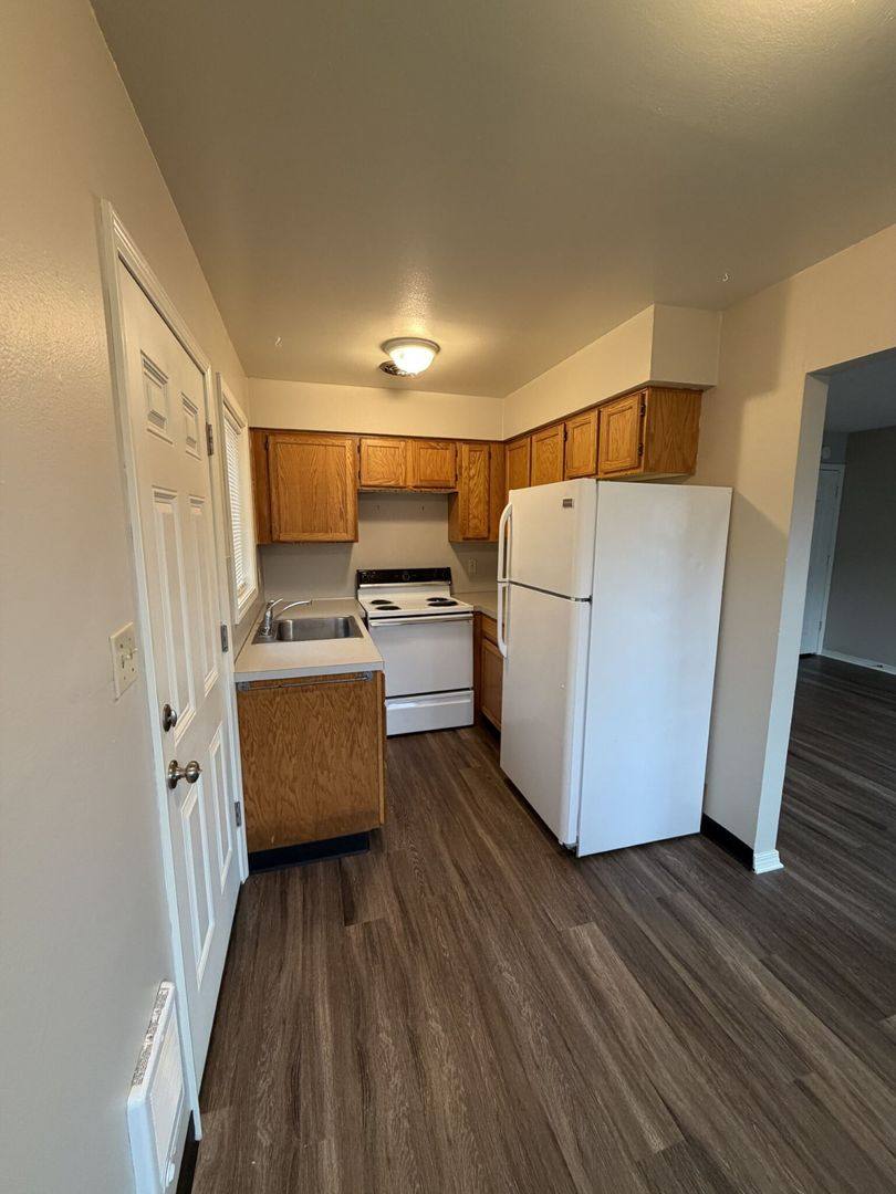 Apartment for rent at 9105-07 NE Hoyt, Portland, OR 97220