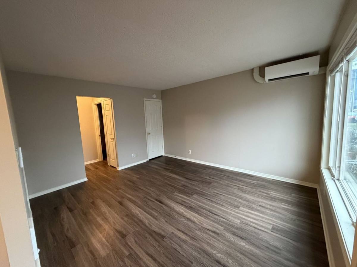 Apartment for rent at 9105-07 NE Hoyt, Portland, OR 97220