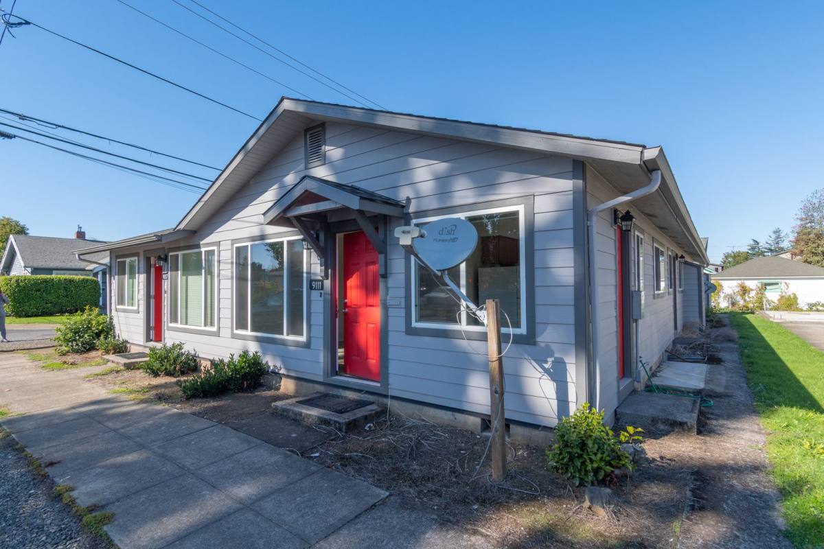 Apartment for rent at 9105-07 NE Hoyt, Portland, OR 97220
