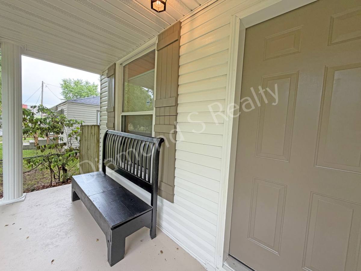 House for rent at 916 N Pickwick Ave, Springfield, MO 65802