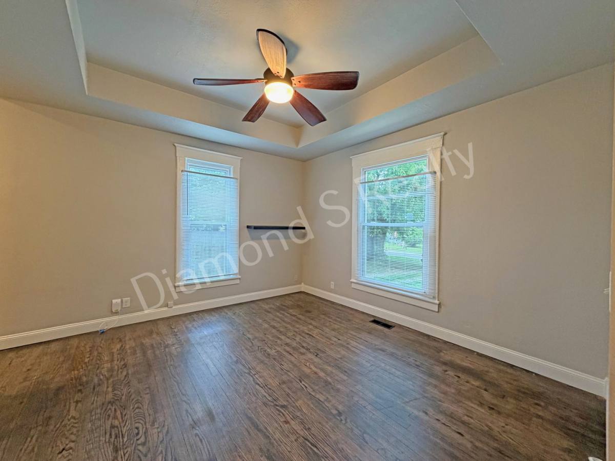 House for rent at 916 N Pickwick Ave, Springfield, MO 65802