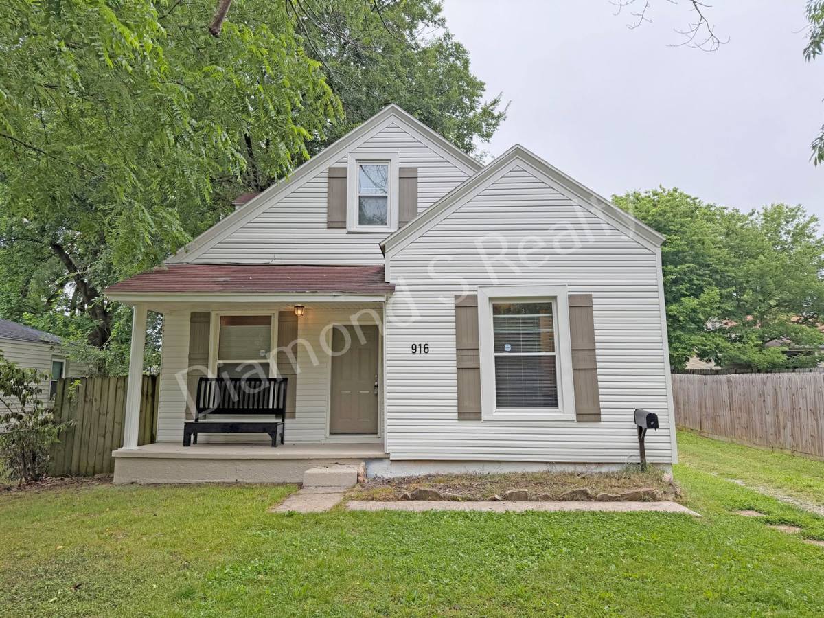 House for rent at 916 N Pickwick Ave, Springfield, MO 65802