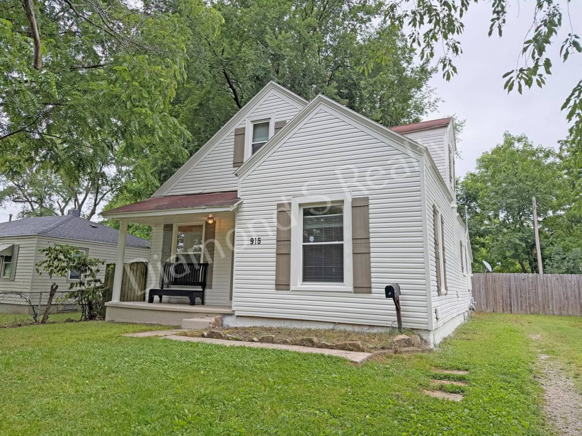 House for rent at 916 N Pickwick Ave, Springfield, MO 65802