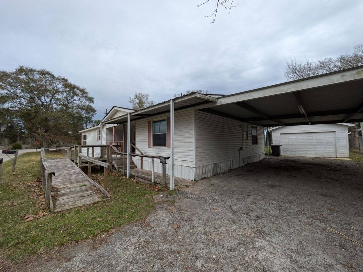 Apartment for rent at 115 Peach St, Vidor, TX 77662