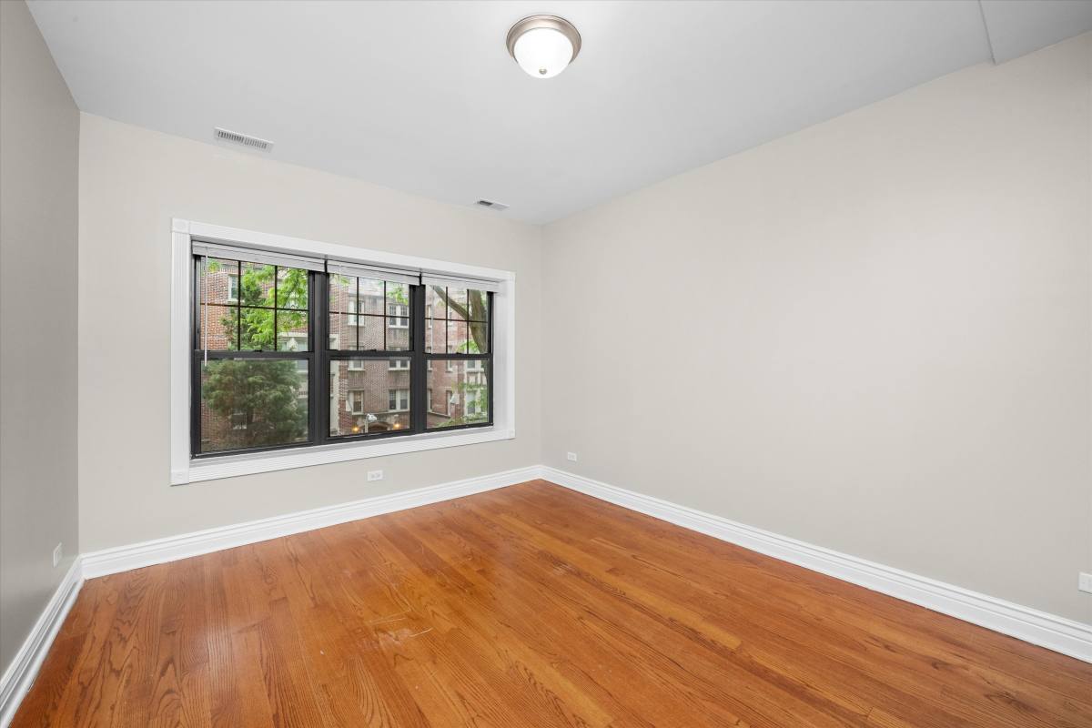 Apartment for rent at 6300 N Rockwell St #B2, Chicago, IL 60659
