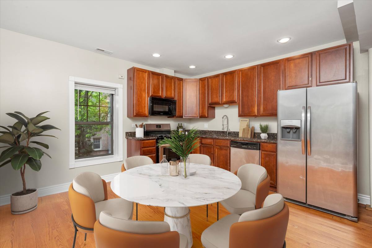 Apartment for rent at 6300 N Rockwell St #B2, Chicago, IL 60659