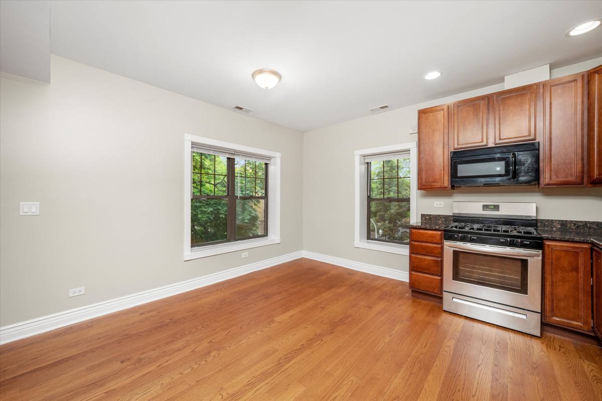 Apartment for rent at 6300 N Rockwell St #B2, Chicago, IL 60659