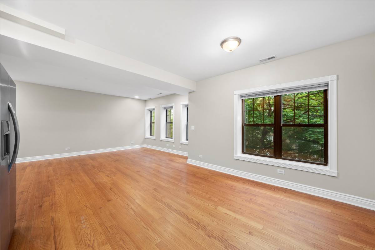 Apartment for rent at 6300 N Rockwell St #B2, Chicago, IL 60659