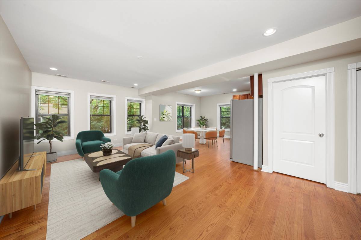 Apartment for rent at 6300 N Rockwell St #B2, Chicago, IL 60659