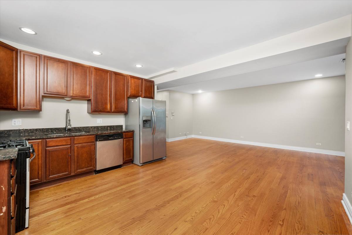 Apartment for rent at 6300 N Rockwell St #B2, Chicago, IL 60659