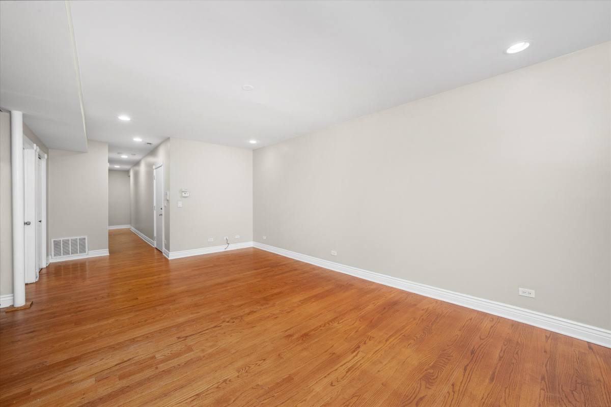 Apartment for rent at 6300 N Rockwell St #B2, Chicago, IL 60659