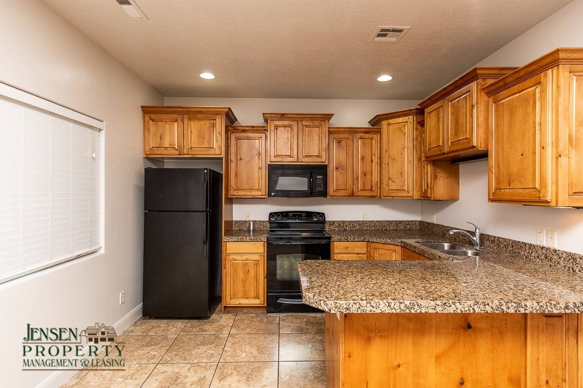 Townhouse for rent at 370 W Buena Vista, Washington, UT 84780
