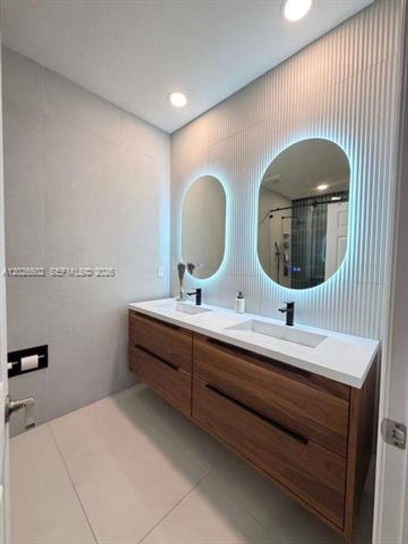 Townhouse for rent at 3332 W 108th St, Hialeah, FL 33018