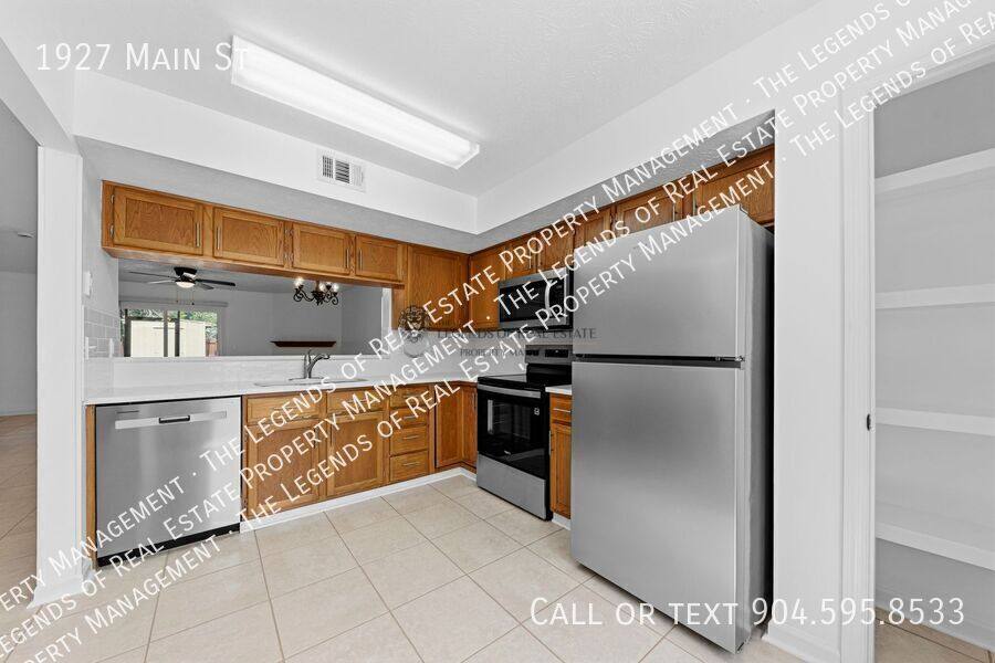 Townhouse for rent at 1927 Main St, Atlantic Beach, FL 32233