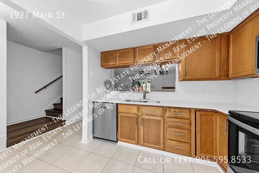 Townhouse for rent at 1927 Main St, Atlantic Beach, FL 32233