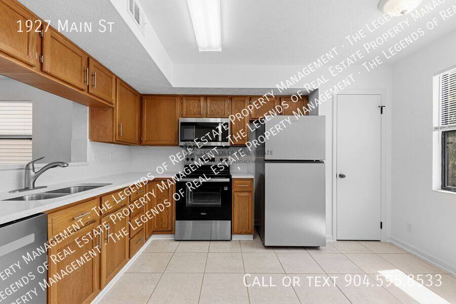 Townhouse for rent at 1927 Main St, Atlantic Beach, FL 32233