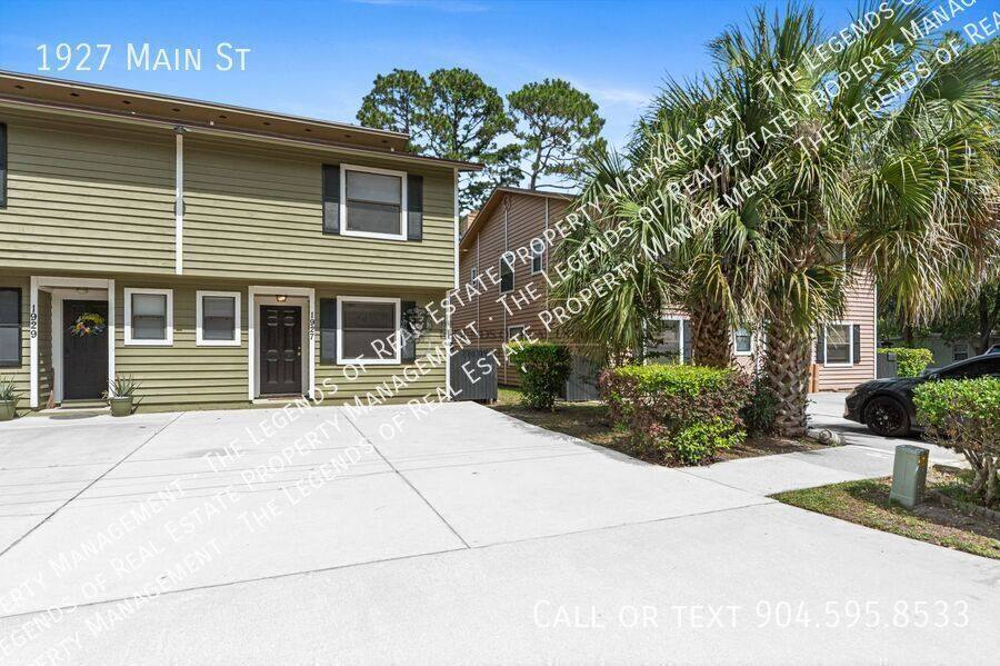 Townhouse for rent at 1927 Main St, Atlantic Beach, FL 32233