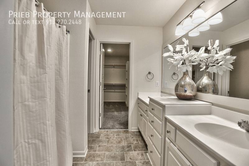 Townhouse for rent at 21581 W 126th Terrace #BUILDING 26, Olathe, KS 66061