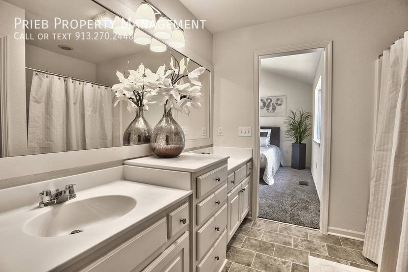 Townhouse for rent at 21581 W 126th Terrace #BUILDING 26, Olathe, KS 66061