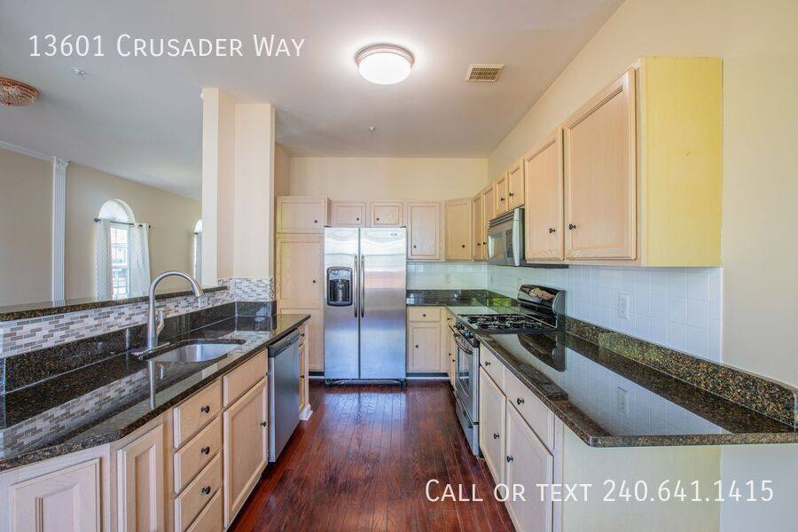 Townhouse for rent at 13601 Crusader Way, Germantown, MD 20874