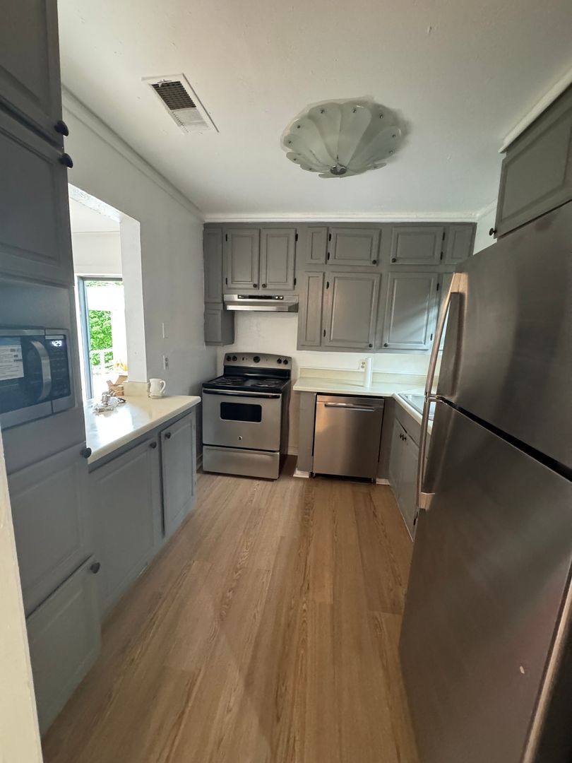 House for rent at 1037 Colvin Ave, Fort Worth, TX 76105