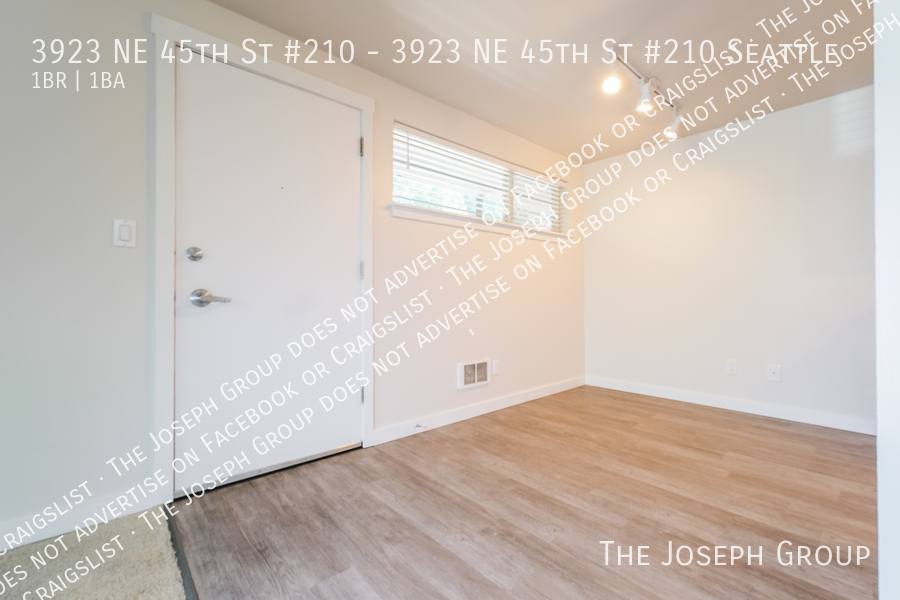 Apartment for rent at 3923 NE 45th St #210, Seattle, WA 98105