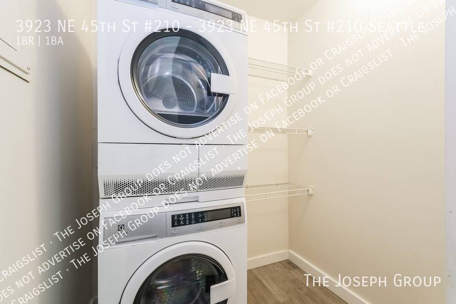 Apartment for rent at 3923 NE 45th St #210, Seattle, WA 98105