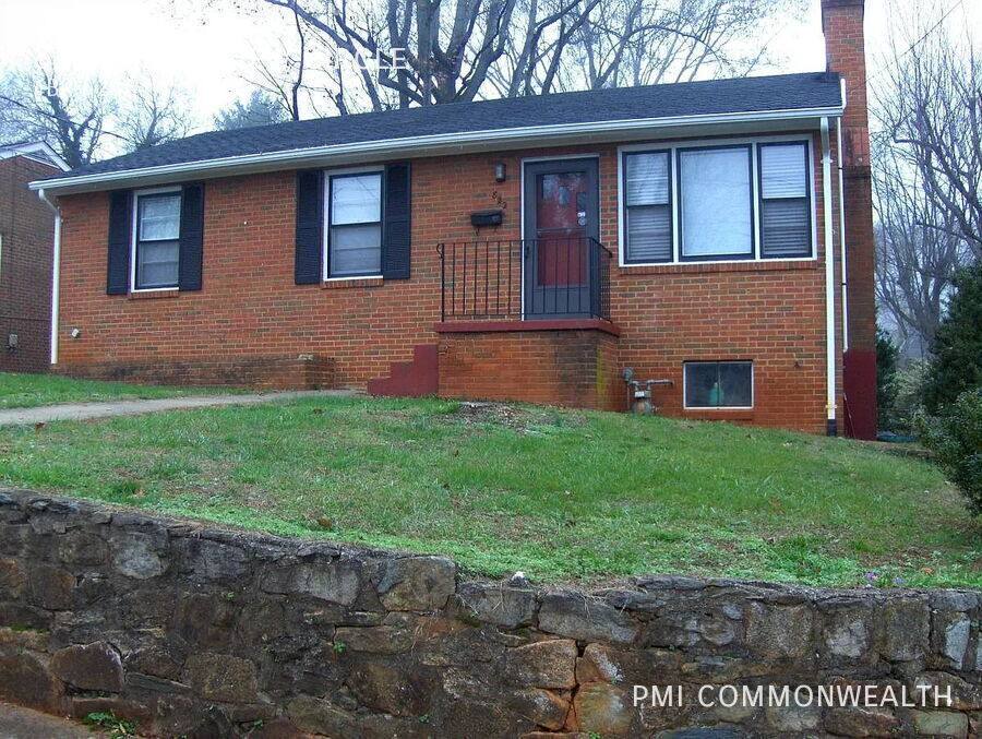 House for rent at 822 Valley View Circle, Charlottesville, VA 22902