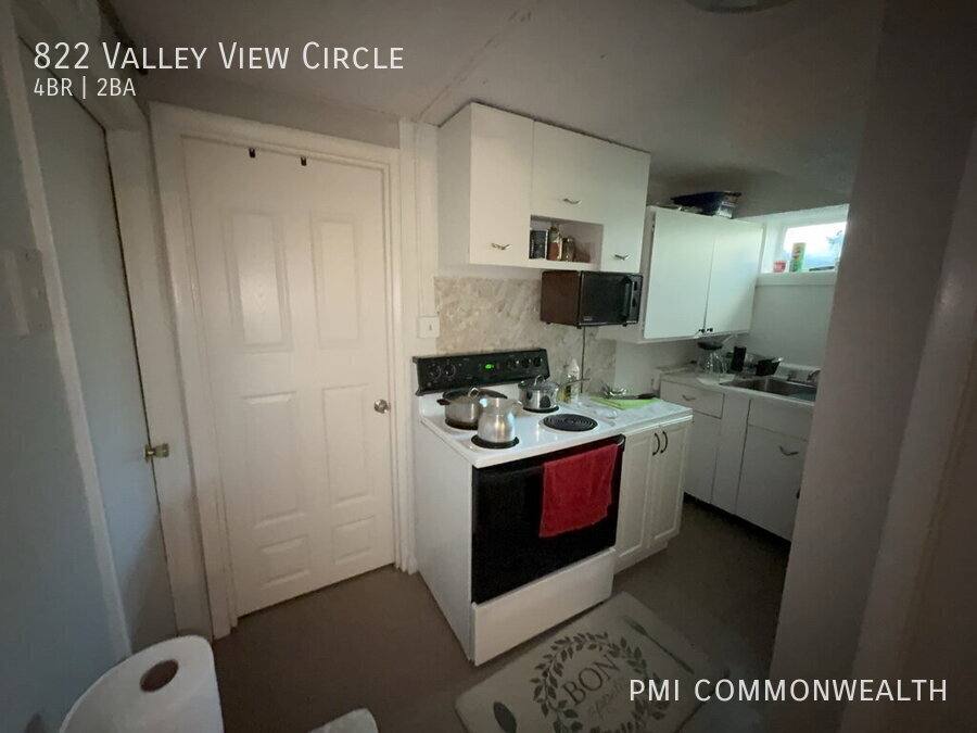 House for rent at 822 Valley View Circle, Charlottesville, VA 22902