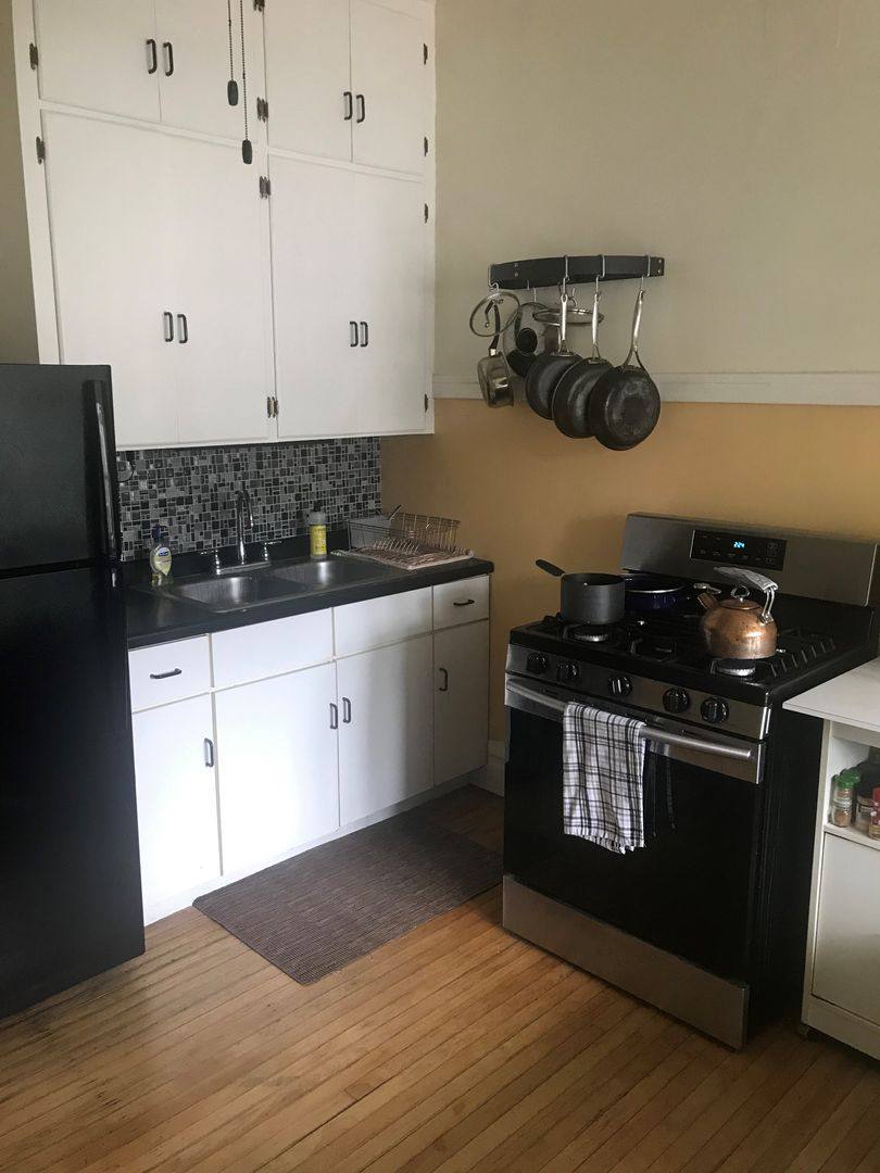 Apartment for rent at 1906 W Waveland Ave #1R, Chicago, IL 60613