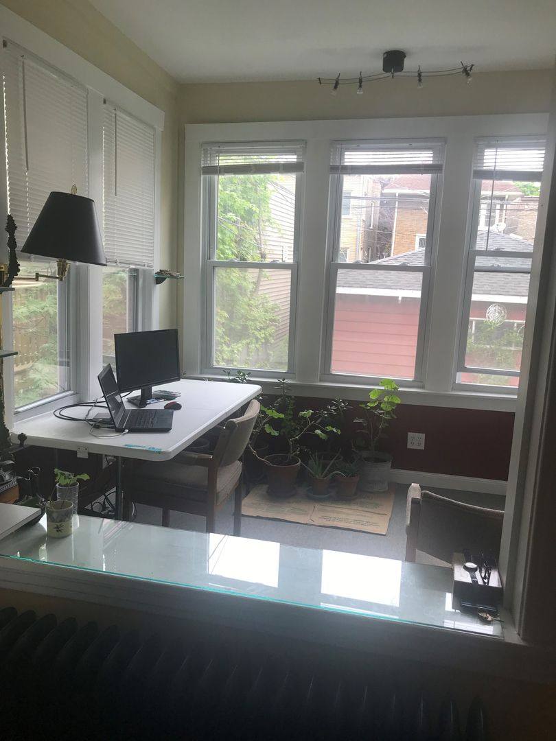 Apartment for rent at 1906 W Waveland Ave #1R, Chicago, IL 60613