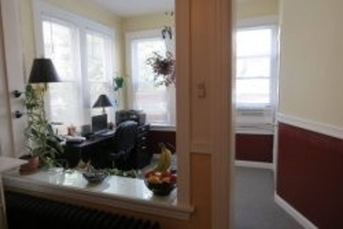 Apartment for rent at 1906 W Waveland Ave #1R, Chicago, IL 60613