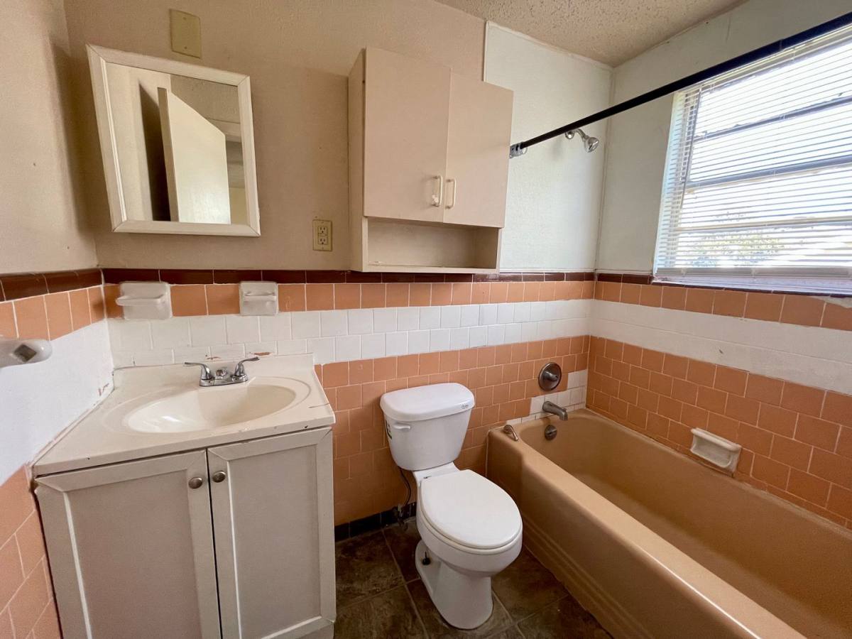 Apartment for rent at 943-949 Essex St, Beaumont, TX 77705