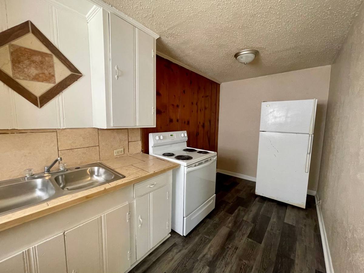 Apartment for rent at 943-949 Essex St, Beaumont, TX 77705