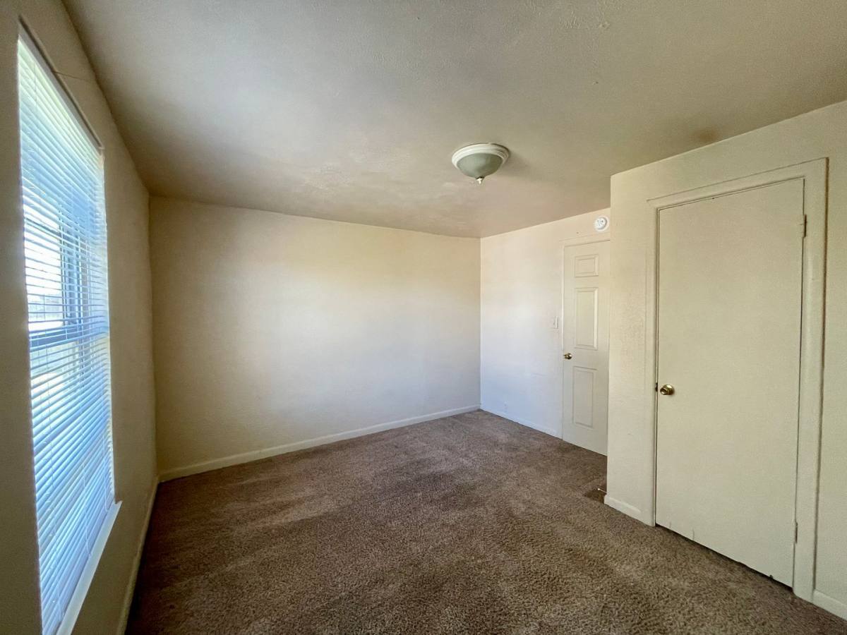 Apartment for rent at 943-949 Essex St, Beaumont, TX 77705