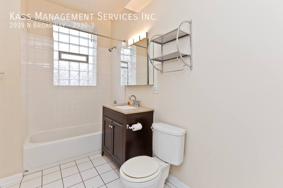 Apartment for rent at 2939 N Broadway #3, Chicago, IL 60657